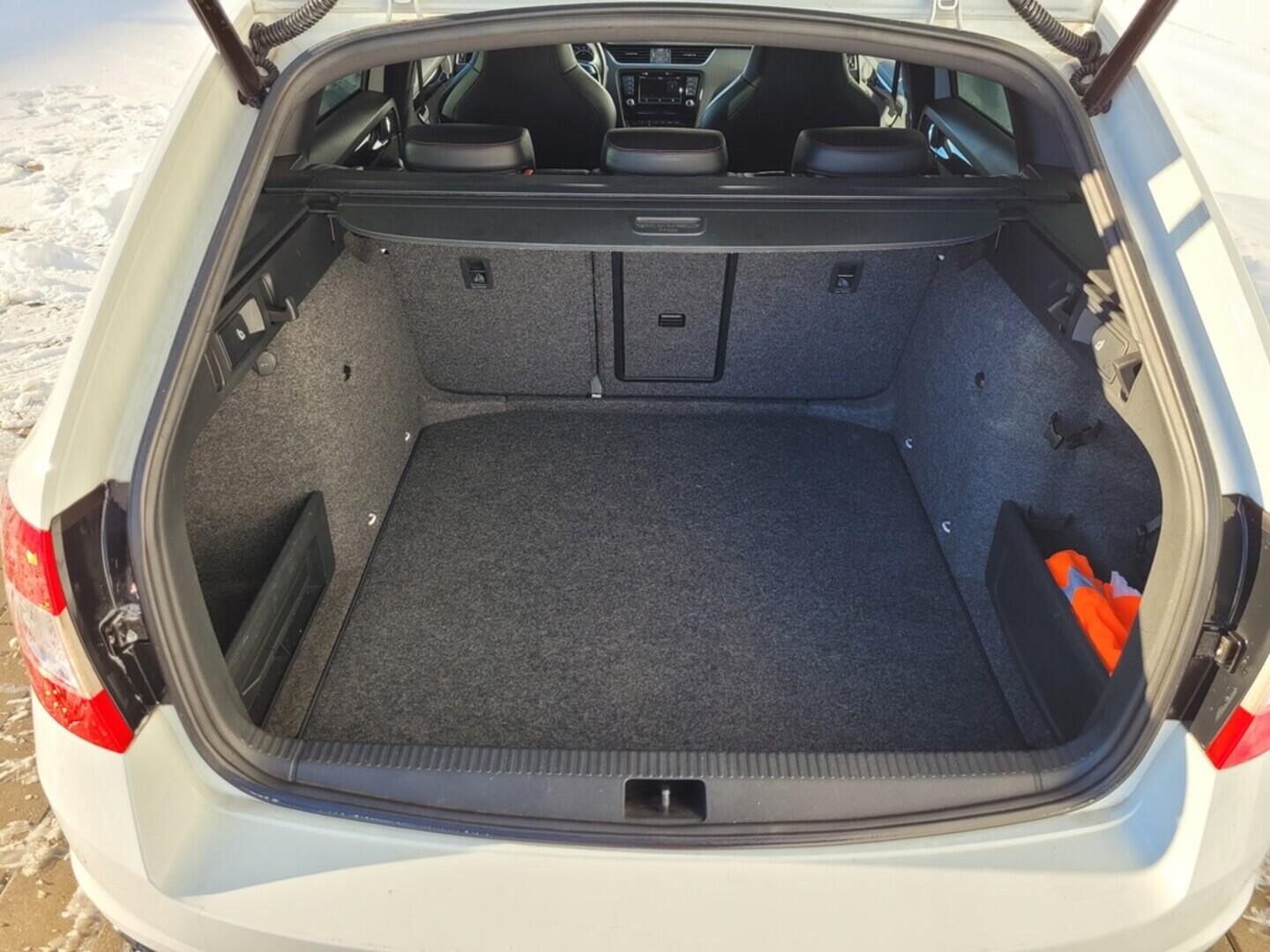 O619V07606_30.webp_OCTAVIA RS 230 2.0 TSI 169 kW manuál