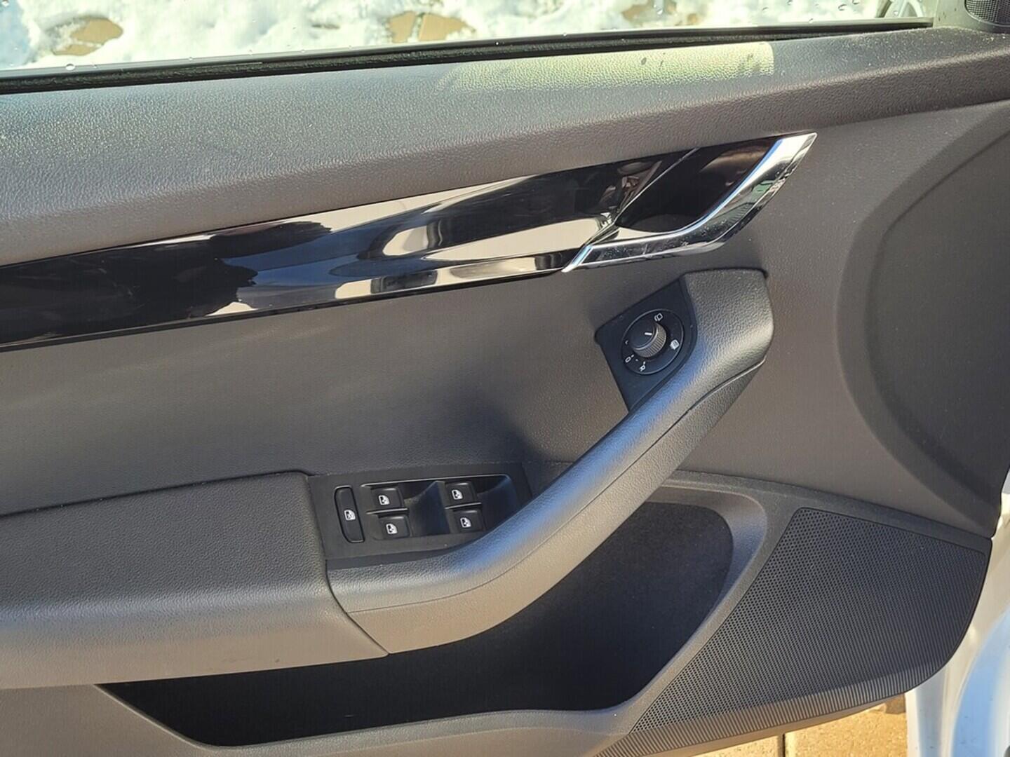 O619V07606_35.webp_OCTAVIA RS 230 2.0 TSI 169 kW manuál