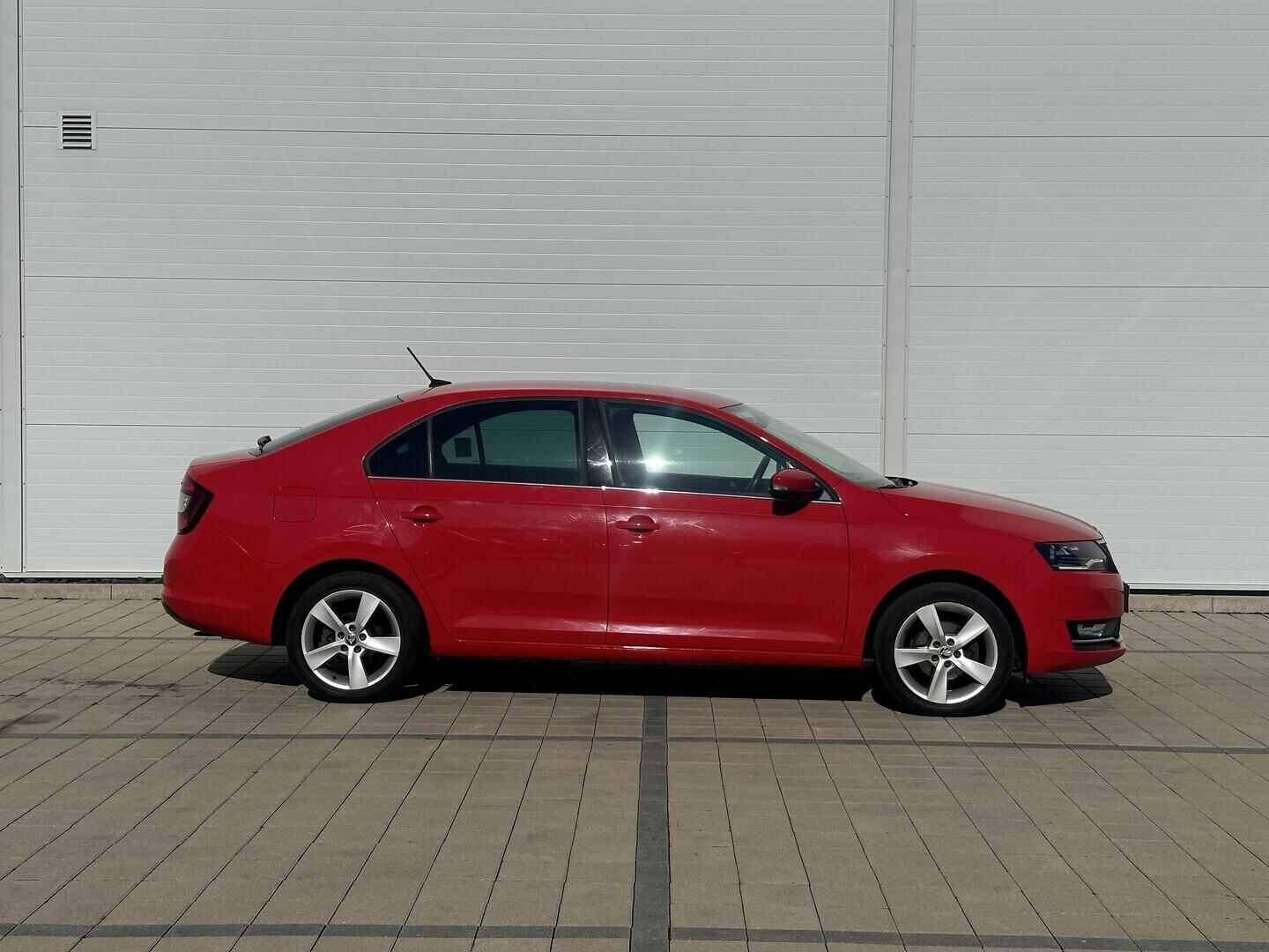 O619V07609_17.webp_RAPID Style 1.0 TSI 70 kW manuál