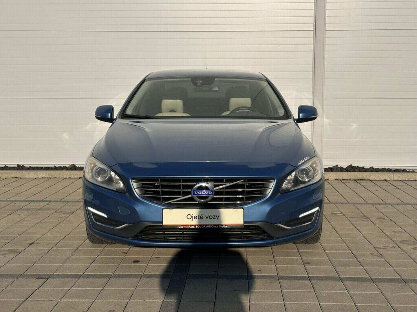 O619V07610_11.webp_S60 Momentum 2.4  158 kW automat, DPH