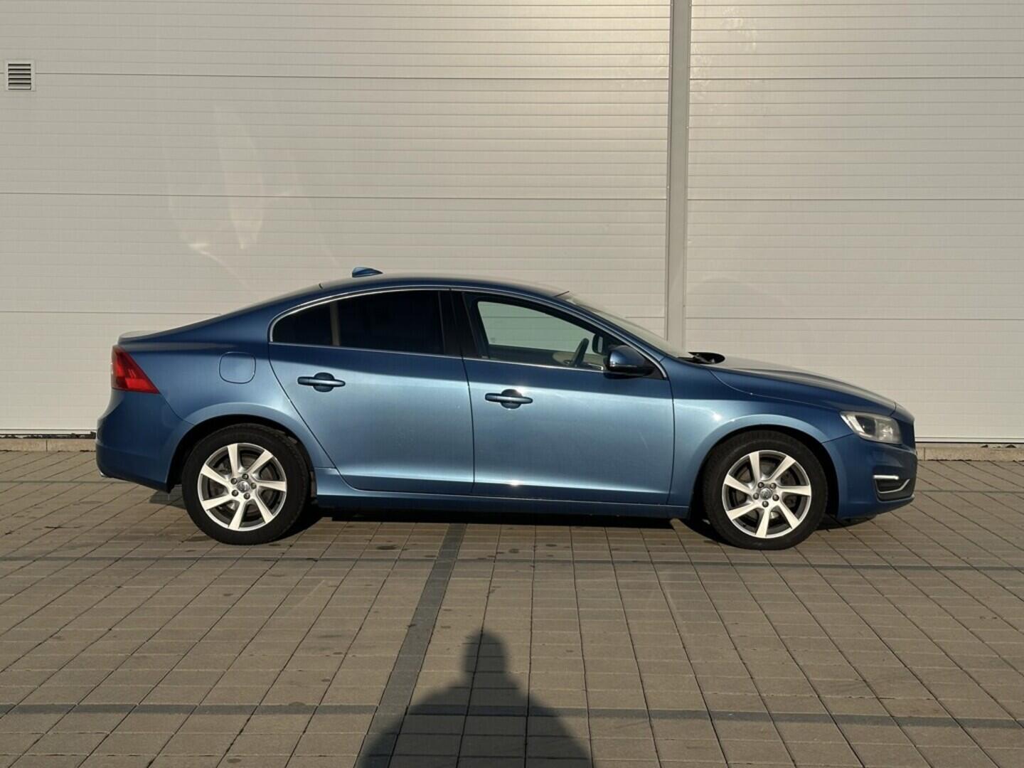 O619V07610_13.webp_S60 Momentum 2.4  158 kW automat, DPH