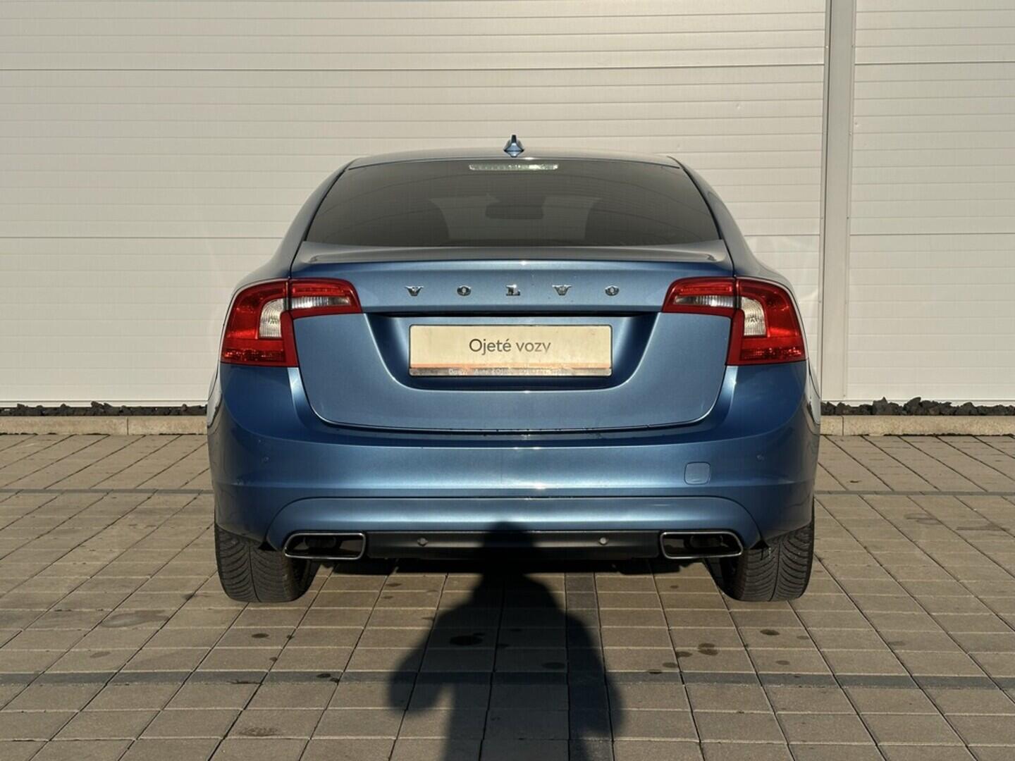 O619V07610_15.webp_S60 Momentum 2.4  158 kW automat, DPH