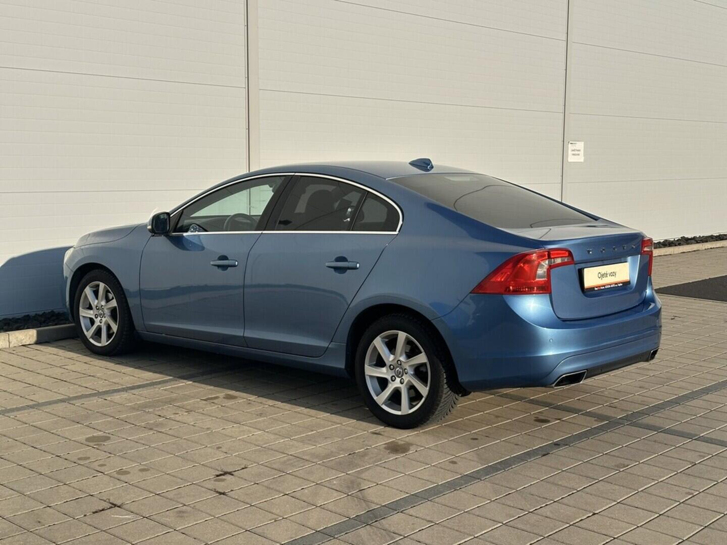 O619V07610_16.webp_S60 Momentum 2.4  158 kW automat, DPH