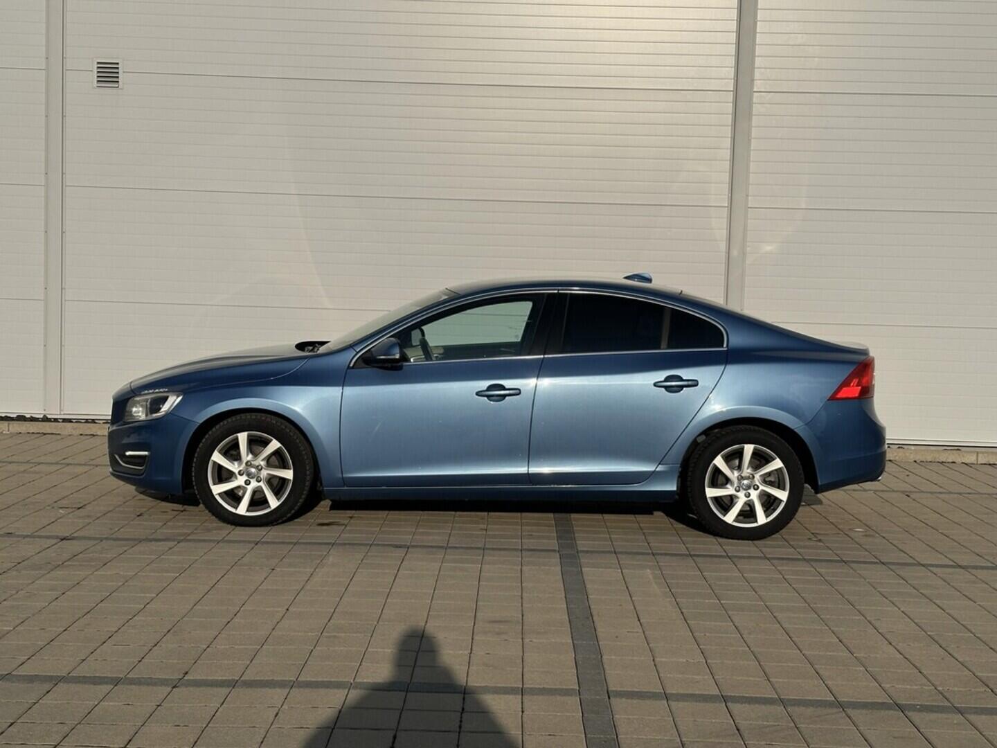 O619V07610_17.webp_S60 Momentum 2.4  158 kW automat, DPH