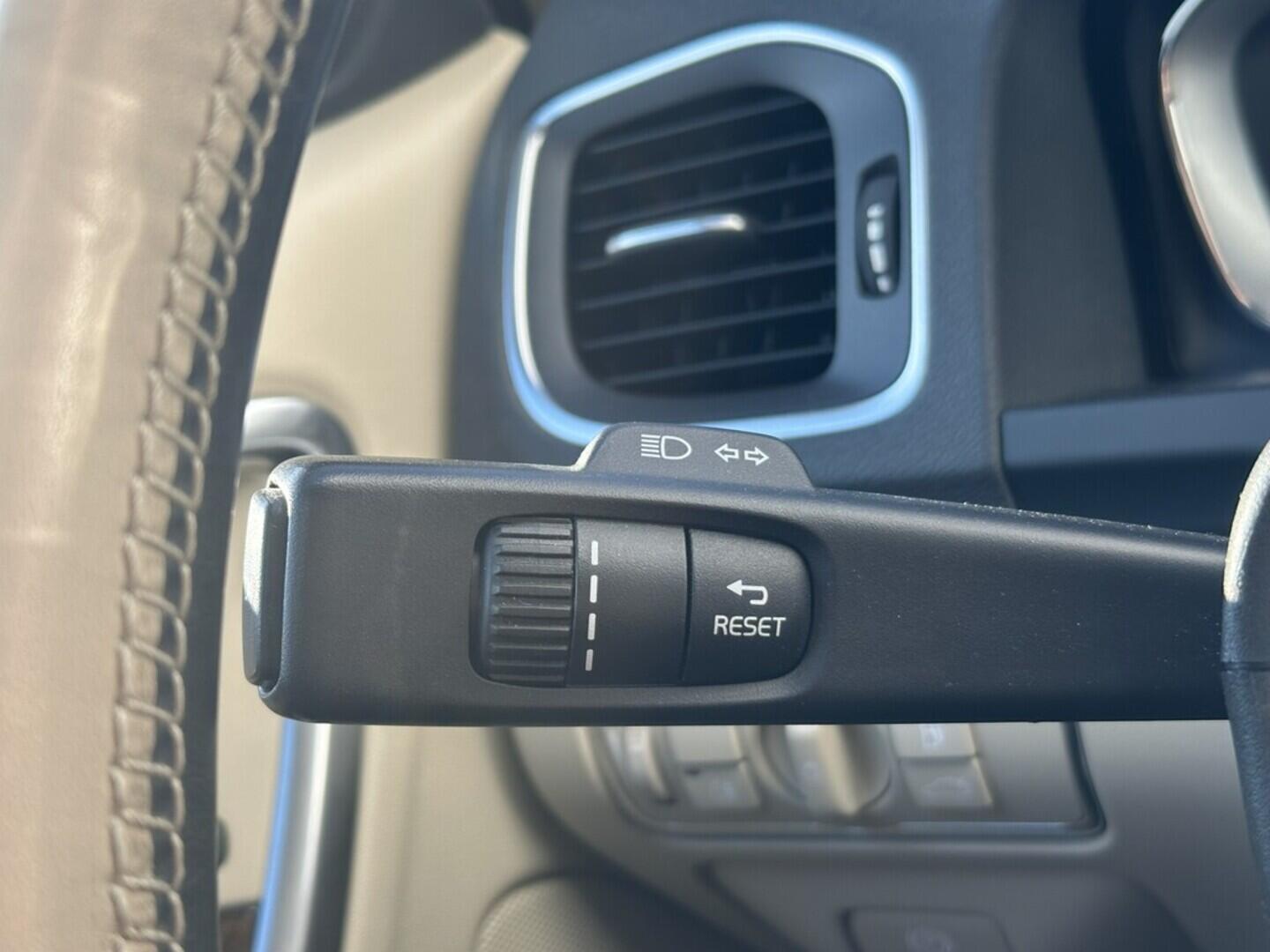 O619V07610_21.webp_S60 Momentum 2.4  158 kW automat, DPH