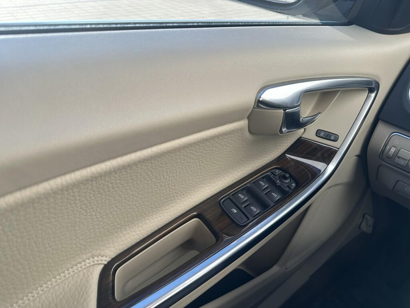 O619V07610_23.webp_S60 Momentum 2.4  158 kW automat, DPH