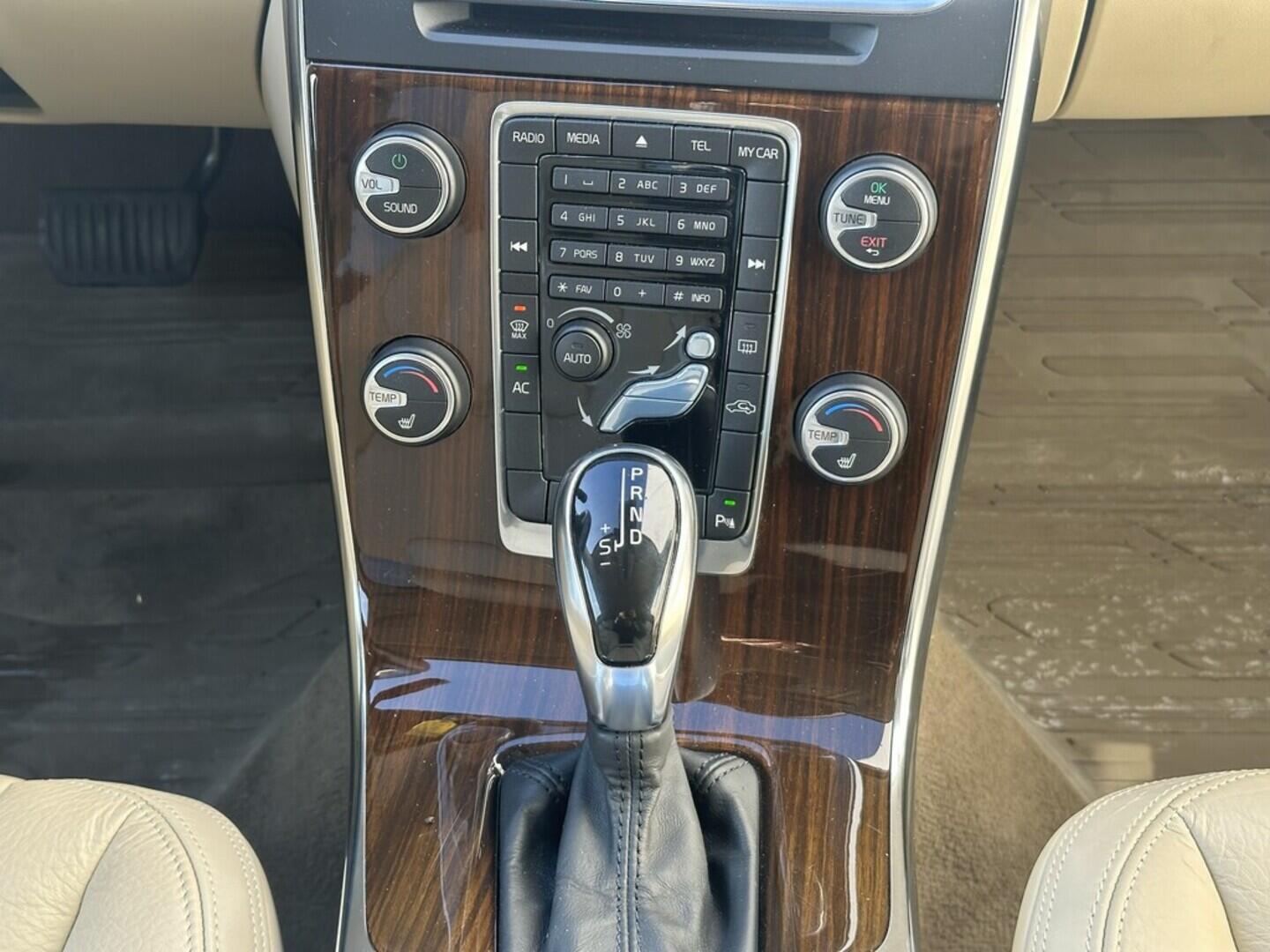 O619V07610_26.webp_S60 Momentum 2.4  158 kW automat, DPH