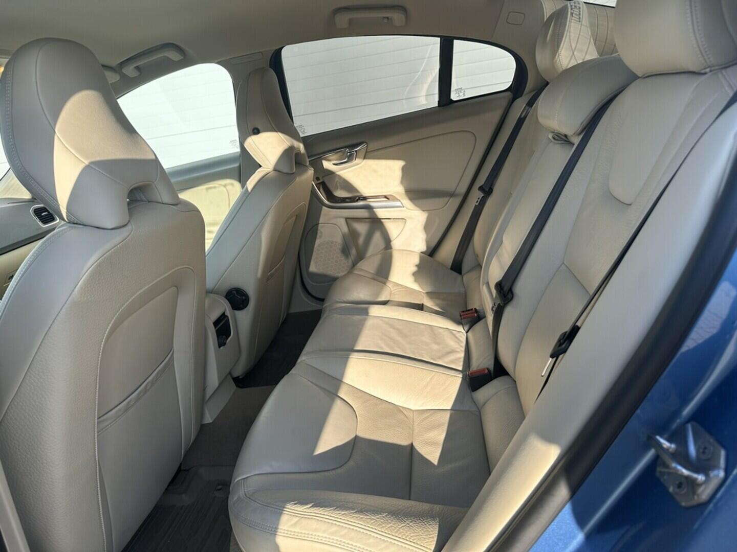 O619V07610_27.webp_S60 Momentum 2.4  158 kW automat, DPH