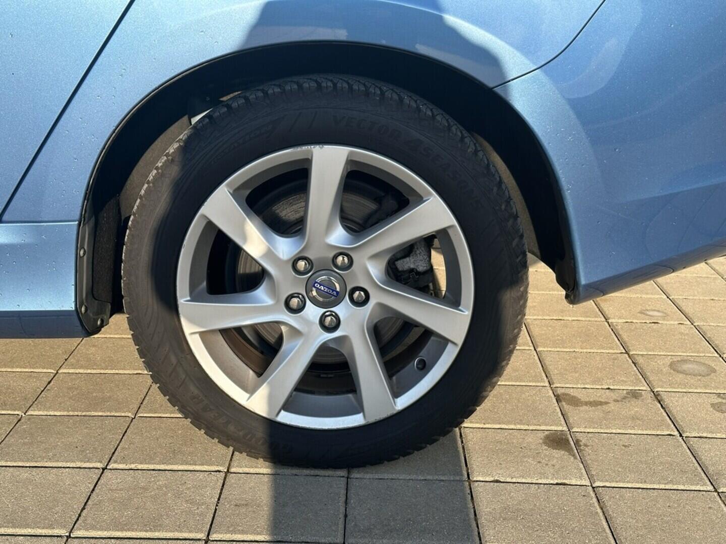 O619V07610_29.webp_S60 Momentum 2.4  158 kW automat, DPH