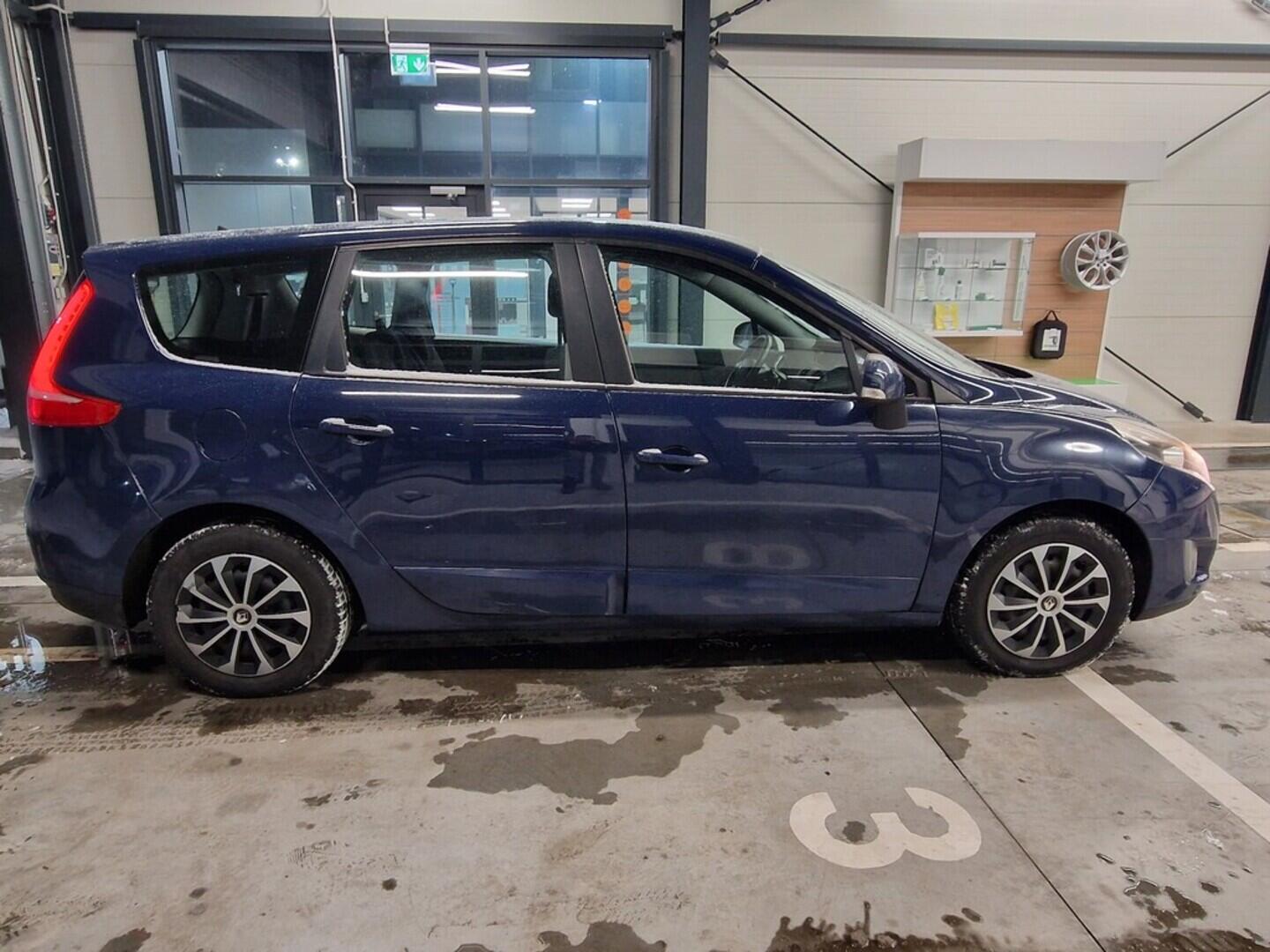 O619V07615_12.webp_GRAND SCÉNIC  1.5 dCi 78 kW manuál