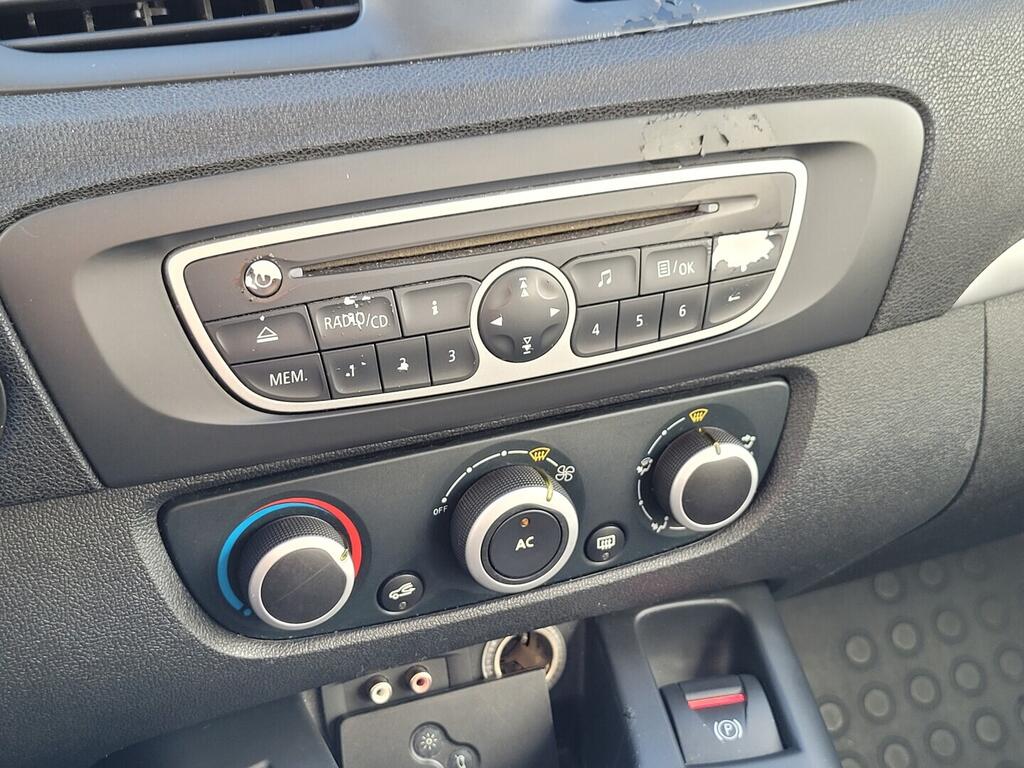 O619V07615_21.webp_GRAND SCÉNIC  1.5 dCi 78 kW manuál