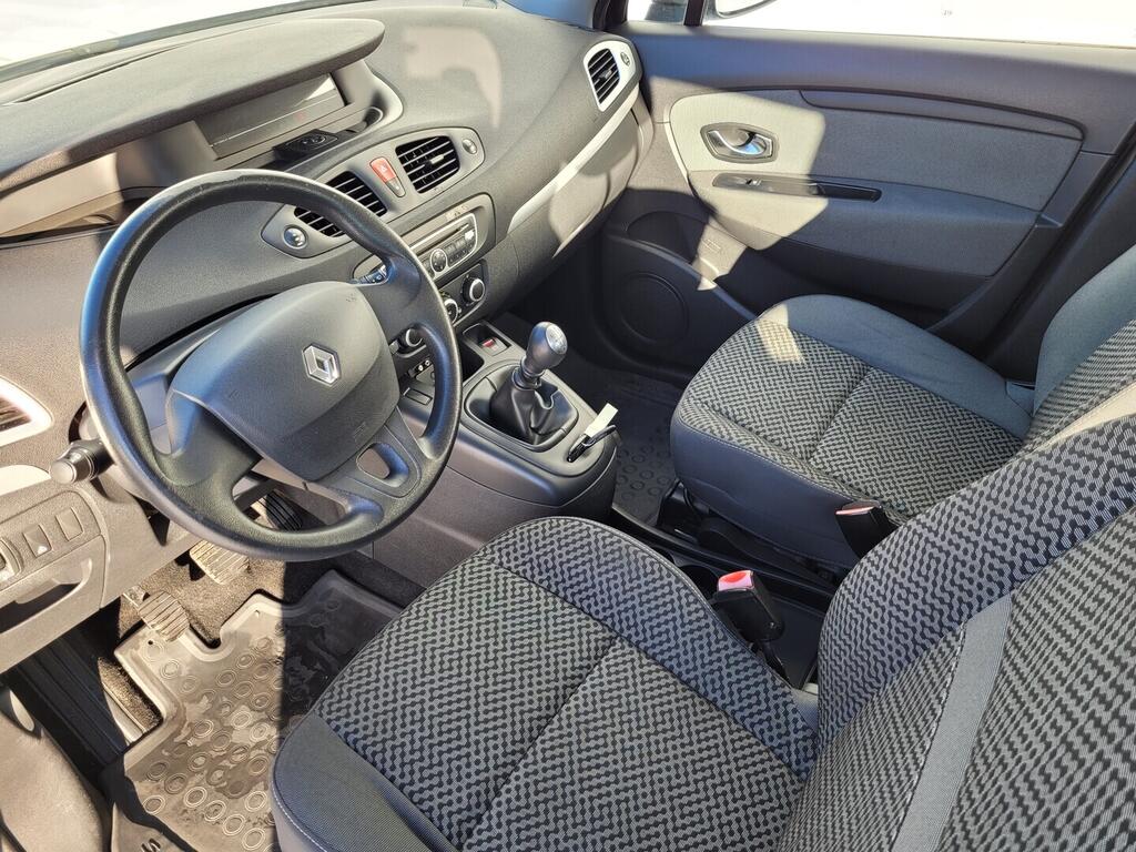 O619V07615_23.webp_GRAND SCÉNIC  1.5 dCi 78 kW manuál