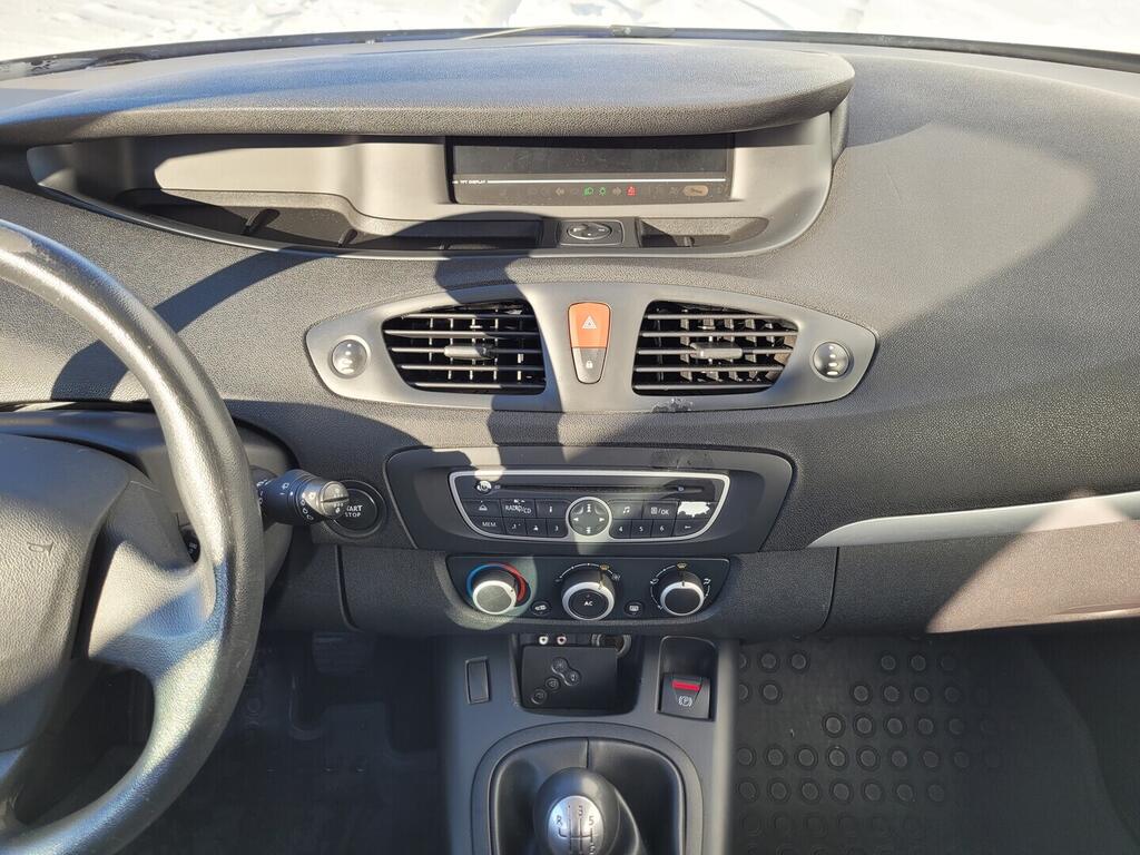 O619V07615_26.webp_GRAND SCÉNIC  1.5 dCi 78 kW manuál