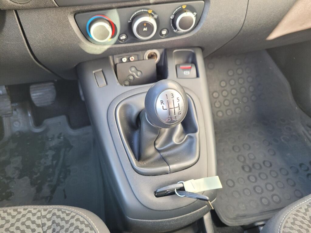 O619V07615_27.webp_GRAND SCÉNIC  1.5 dCi 78 kW manuál