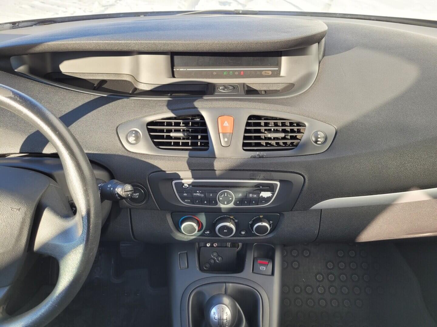 O619V07615_34.webp_GRAND SCÉNIC  1.5 dCi 78 kW manuál