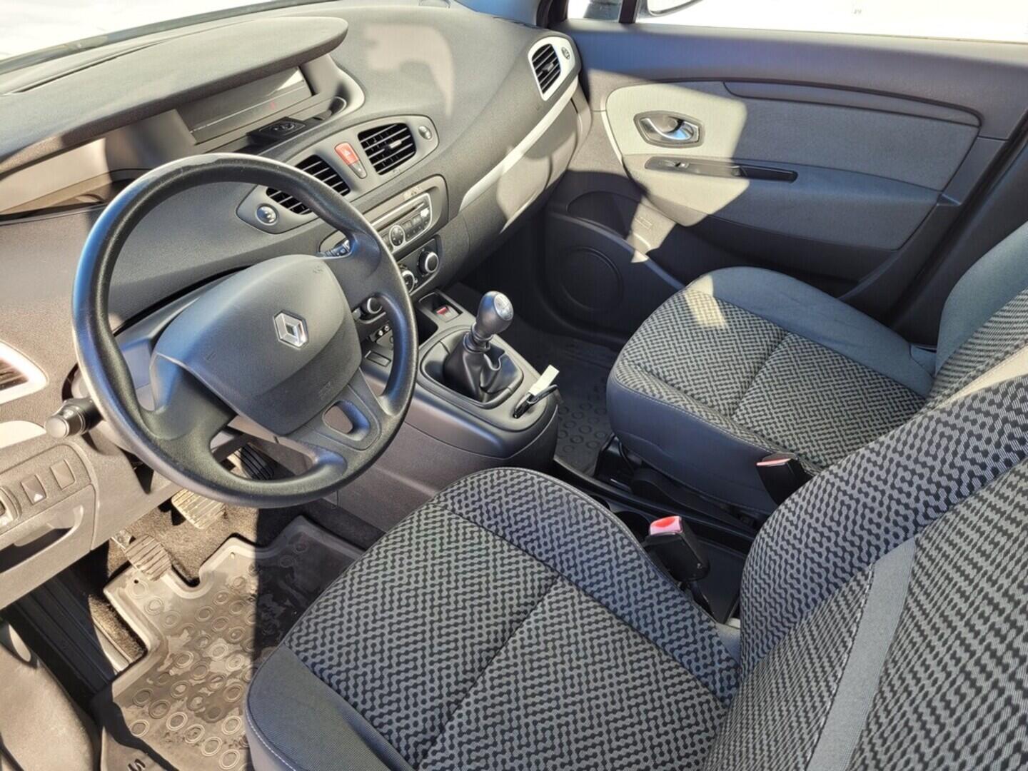 O619V07615_52.webp_GRAND SCÉNIC  1.5 dCi 78 kW manuál