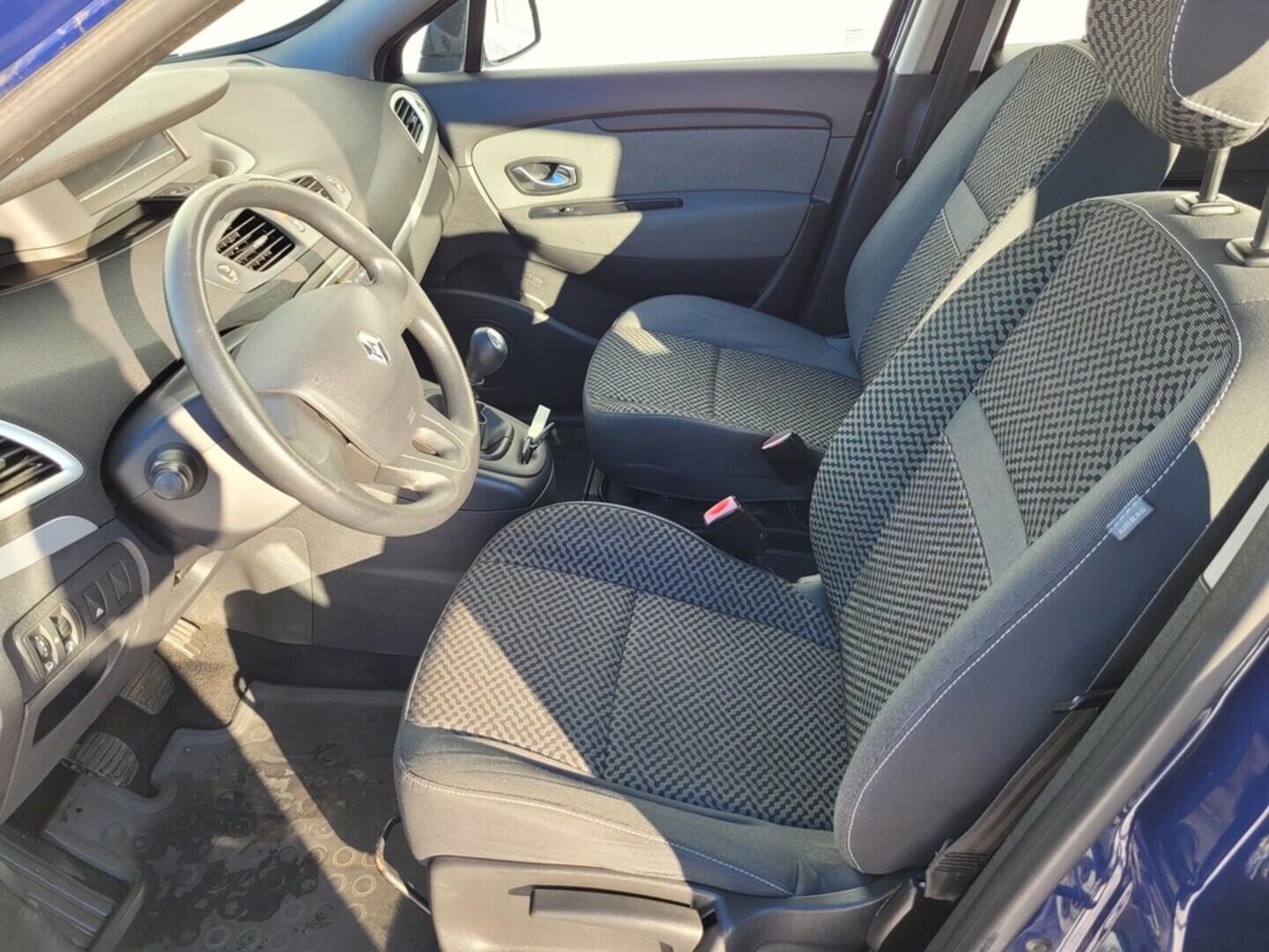 O619V07615_55.webp_GRAND SCÉNIC  1.5 dCi 78 kW manuál