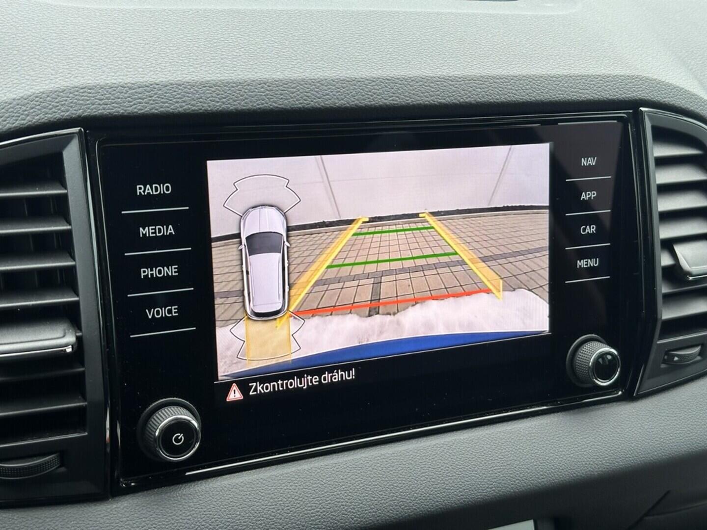 O619V07617_27.webp_KAROQ Selection 1.5 TSI 110 kW automat, DPH