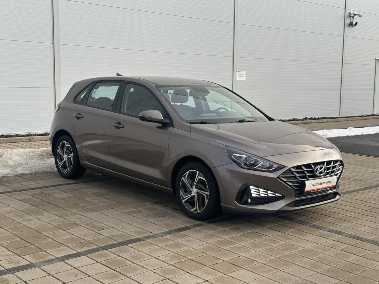 O619V07622_12.webp_I30 Comfort  1.0  88 kW manuál