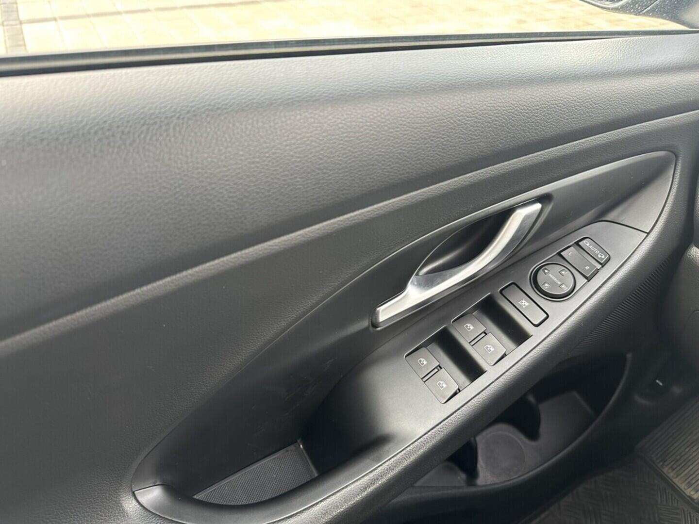 O619V07622_21.webp_I30 Comfort  1.0  88 kW manuál