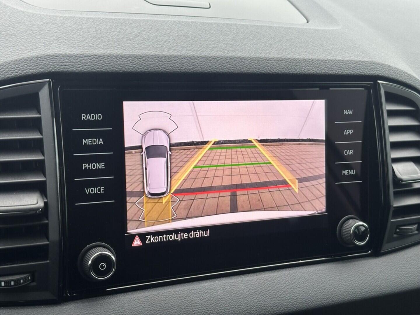 O619V07637_27.webp_KAROQ Selection 1.5 TSI 110 kW automat, DPH