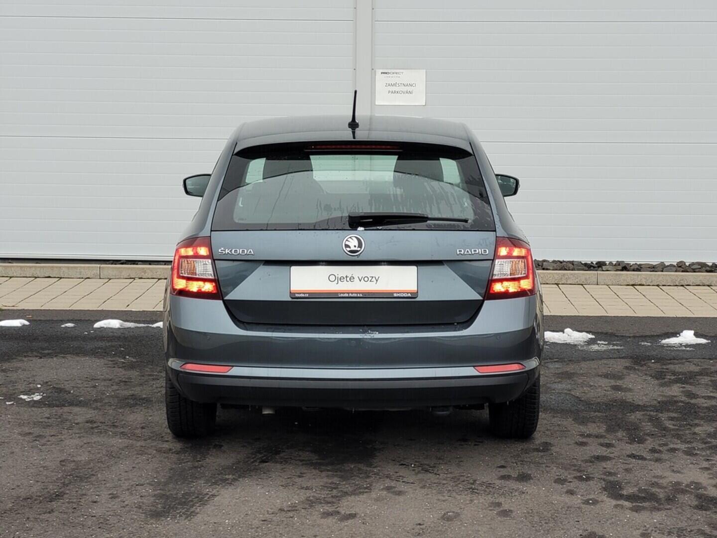 O619V07647_15.webp_RAPID Ambition 1.0 TSI 70 kW manuál