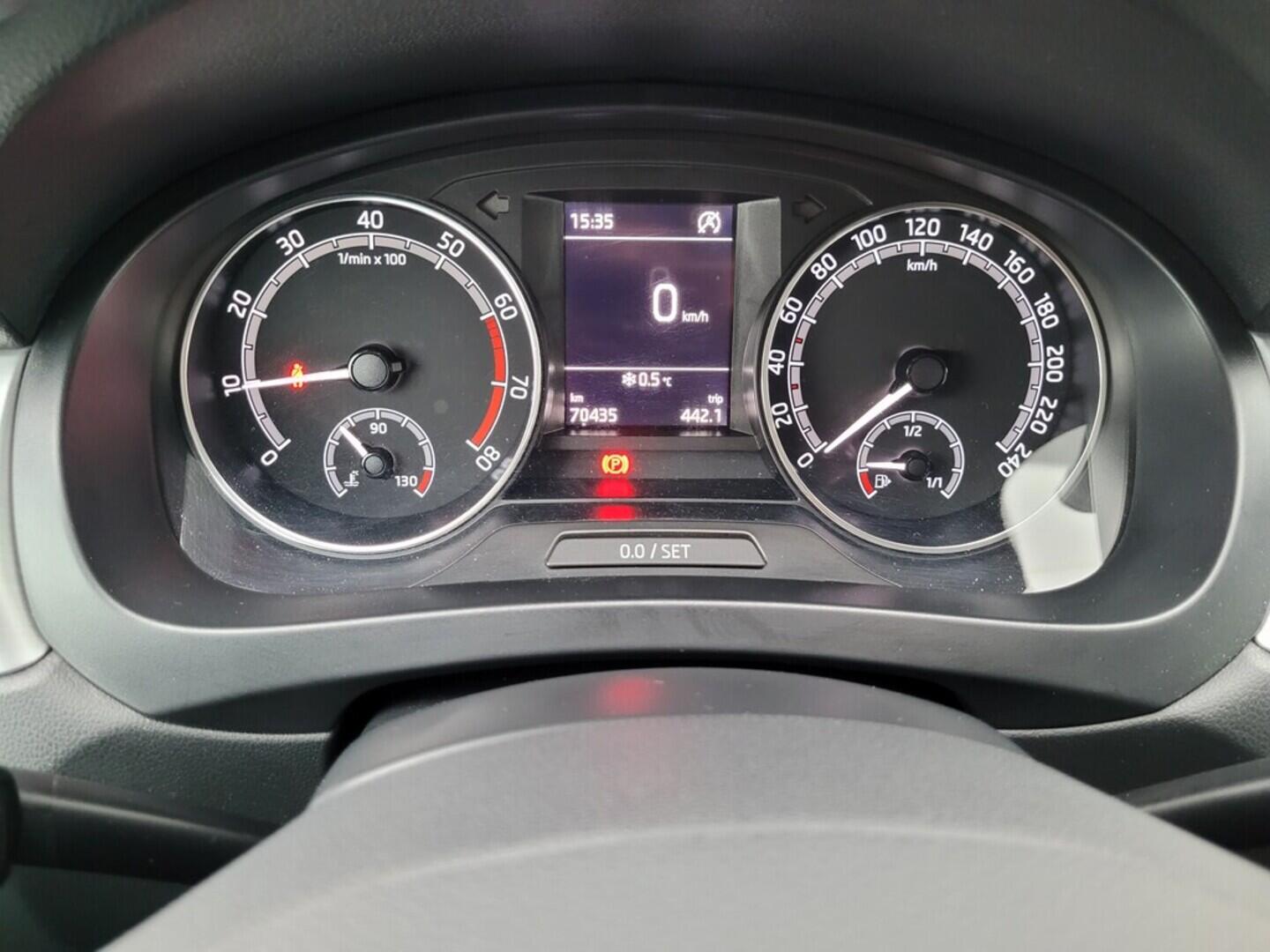 O619V07647_19.webp_RAPID Ambition 1.0 TSI 70 kW manuál