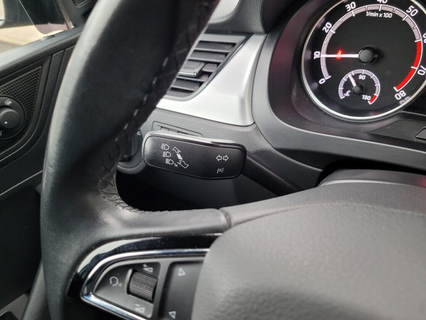 O619V07647_23.webp_RAPID Ambition 1.0 TSI 70 kW manuál