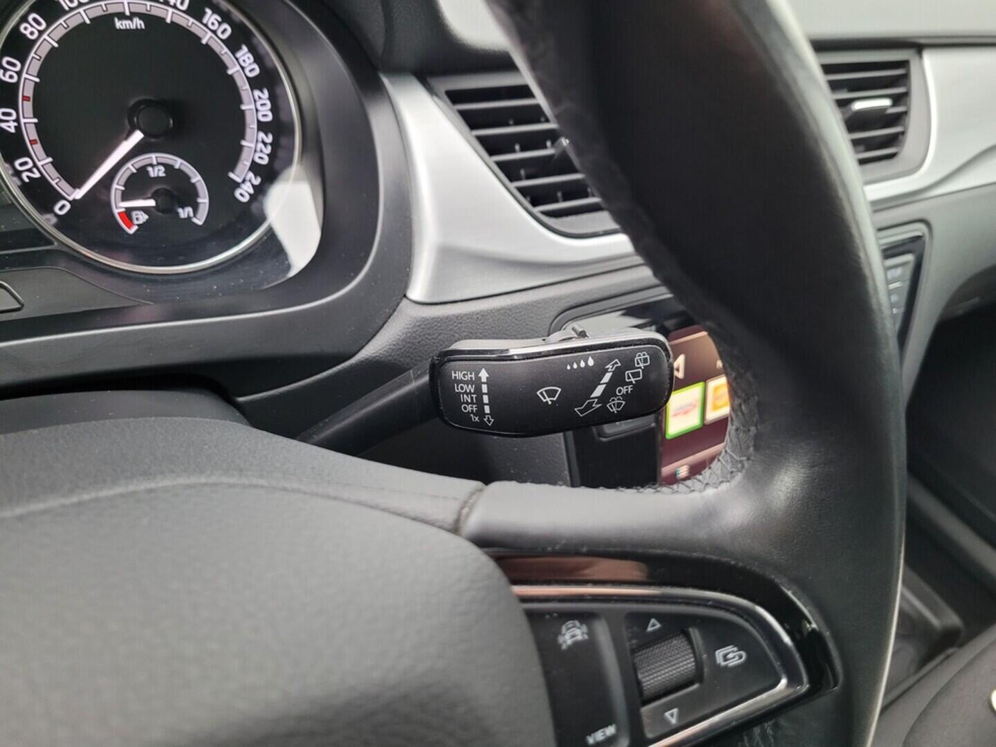 O619V07647_24.webp_RAPID Ambition 1.0 TSI 70 kW manuál