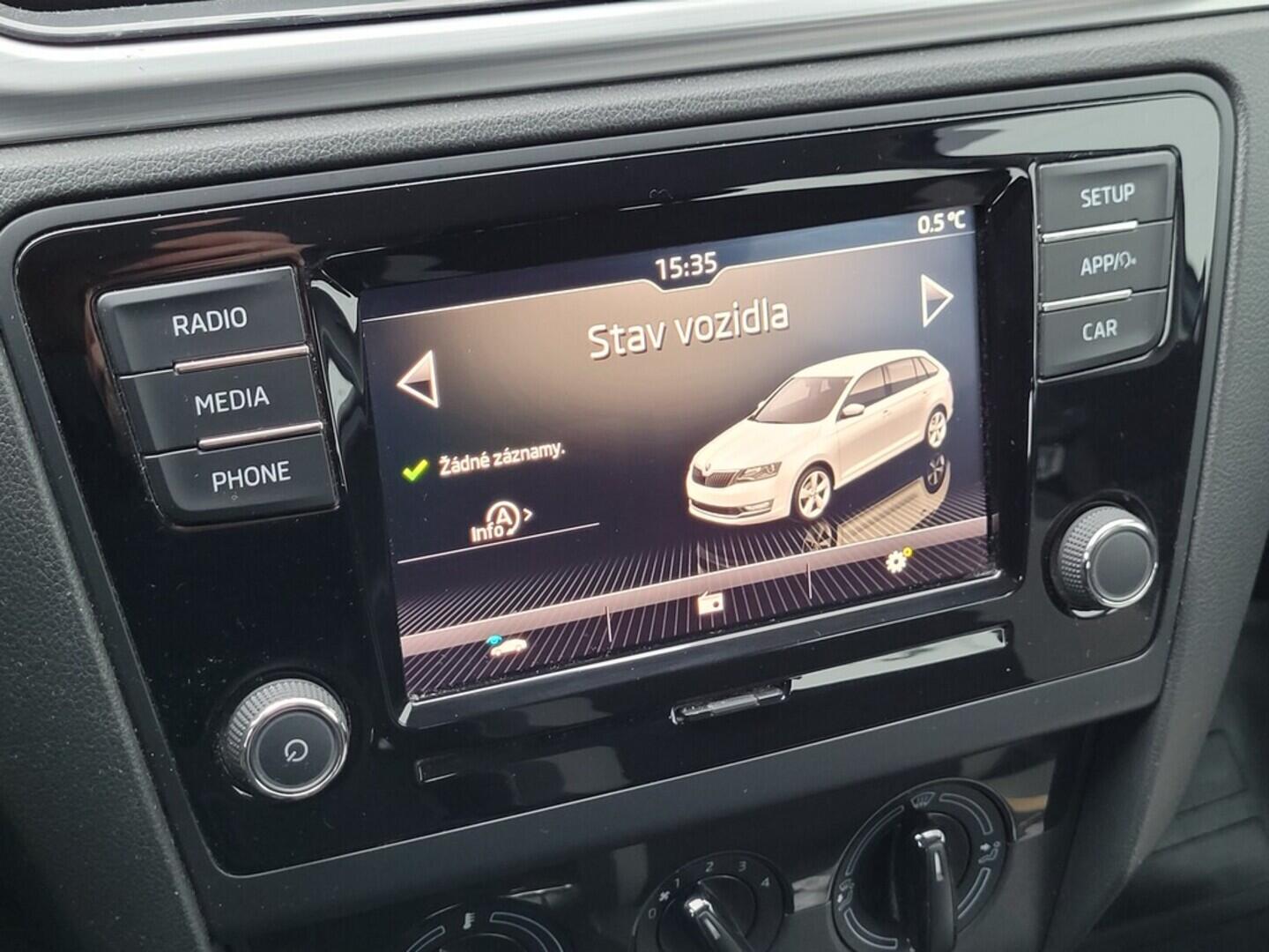 O619V07647_26.webp_RAPID Ambition 1.0 TSI 70 kW manuál