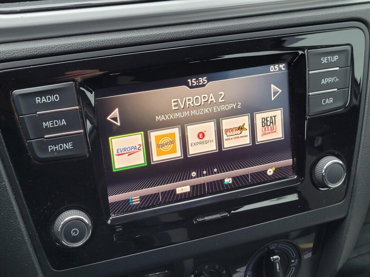 O619V07647_27.webp_RAPID Ambition 1.0 TSI 70 kW manuál