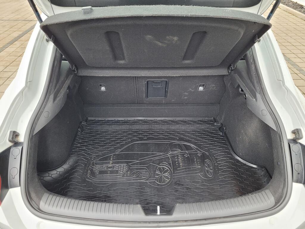 O619V07657_21.webp_I30 Style NAV 1.4 T-GDI 103 kW manuál