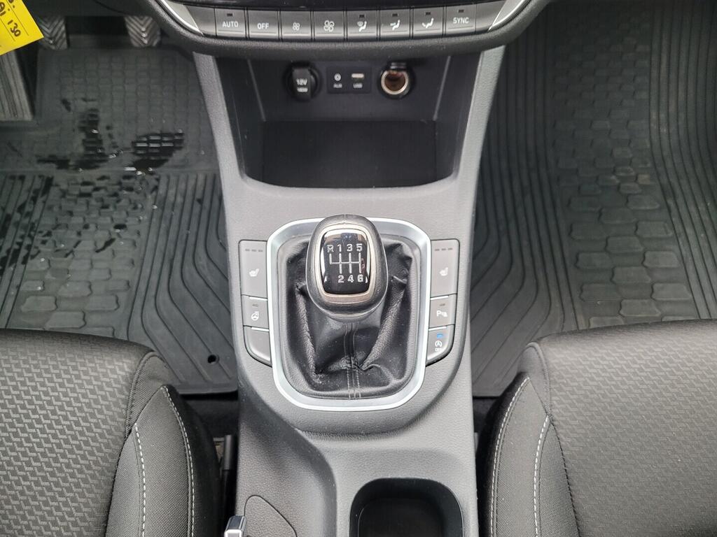 O619V07657_23.webp_I30 Style NAV 1.4 T-GDI 103 kW manuál