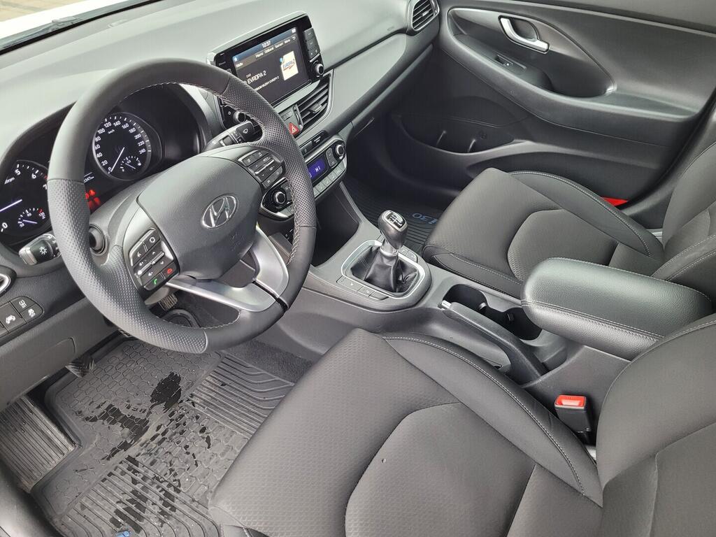 O619V07657_35.webp_I30 Style NAV 1.4 T-GDI 103 kW manuál