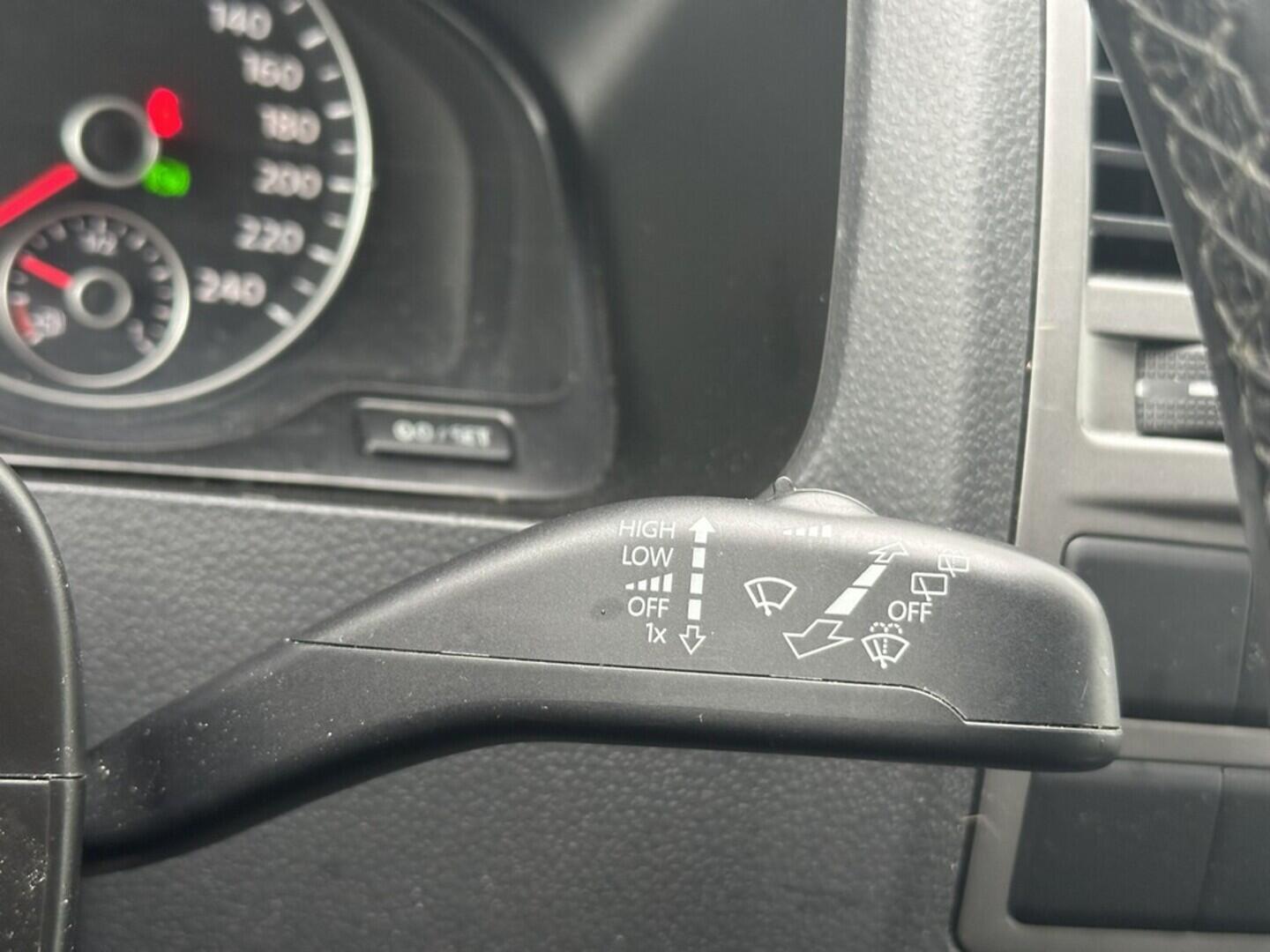 O619V07659_22.webp_CARAVELLE Comfortline 2.0 TDI 103 kW automat