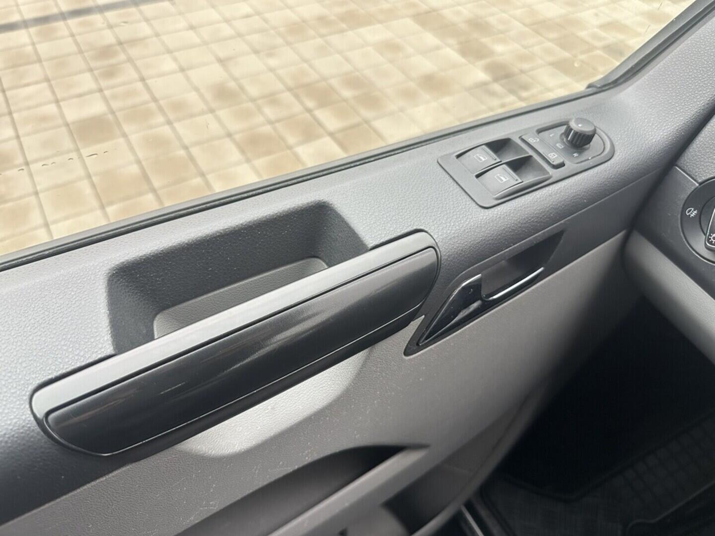 O619V07659_23.webp_CARAVELLE Comfortline 2.0 TDI 103 kW automat