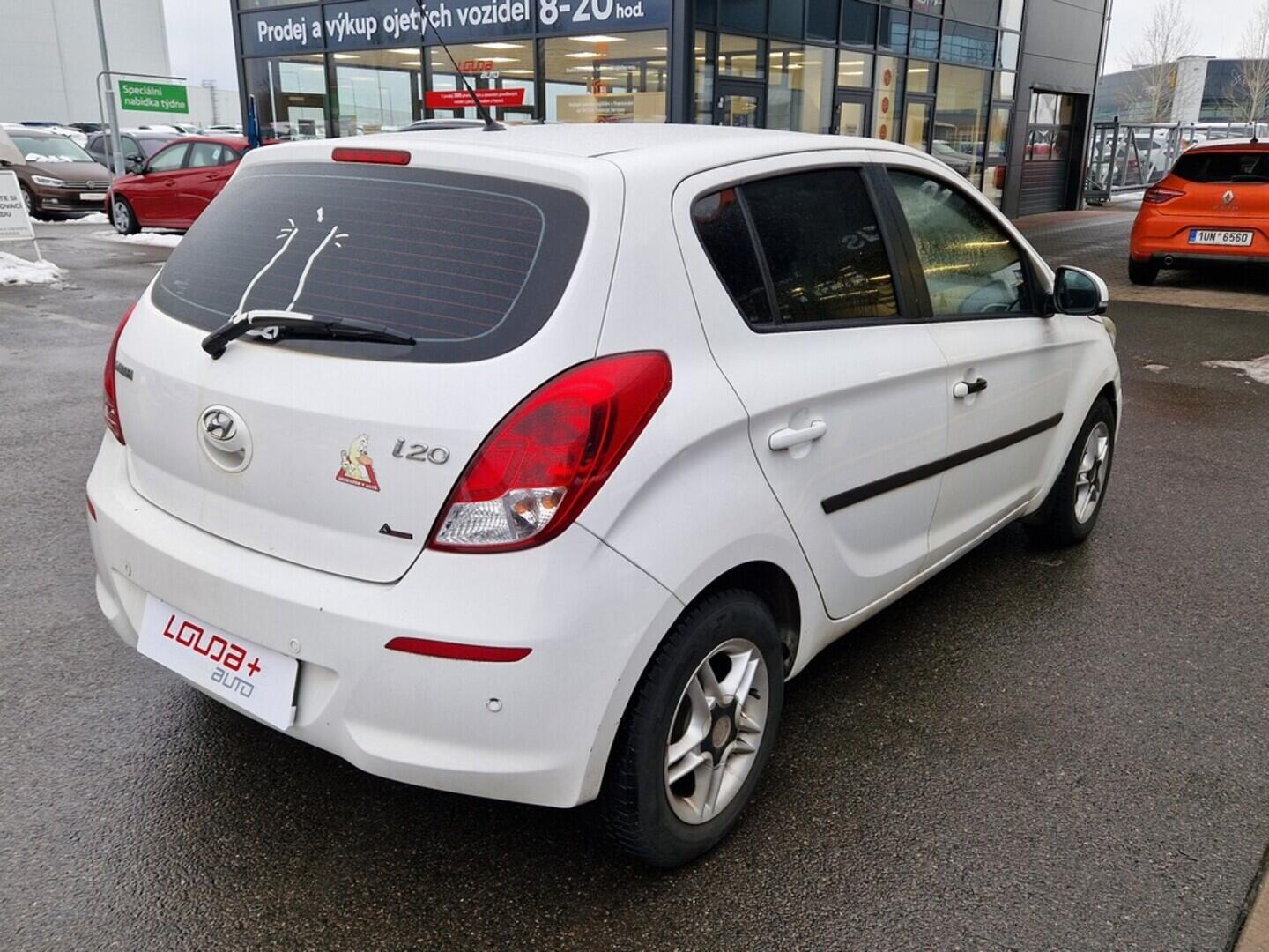 O619V07666_11.webp_I20 Inclusive Plus 1.2 i 55 kW manuál