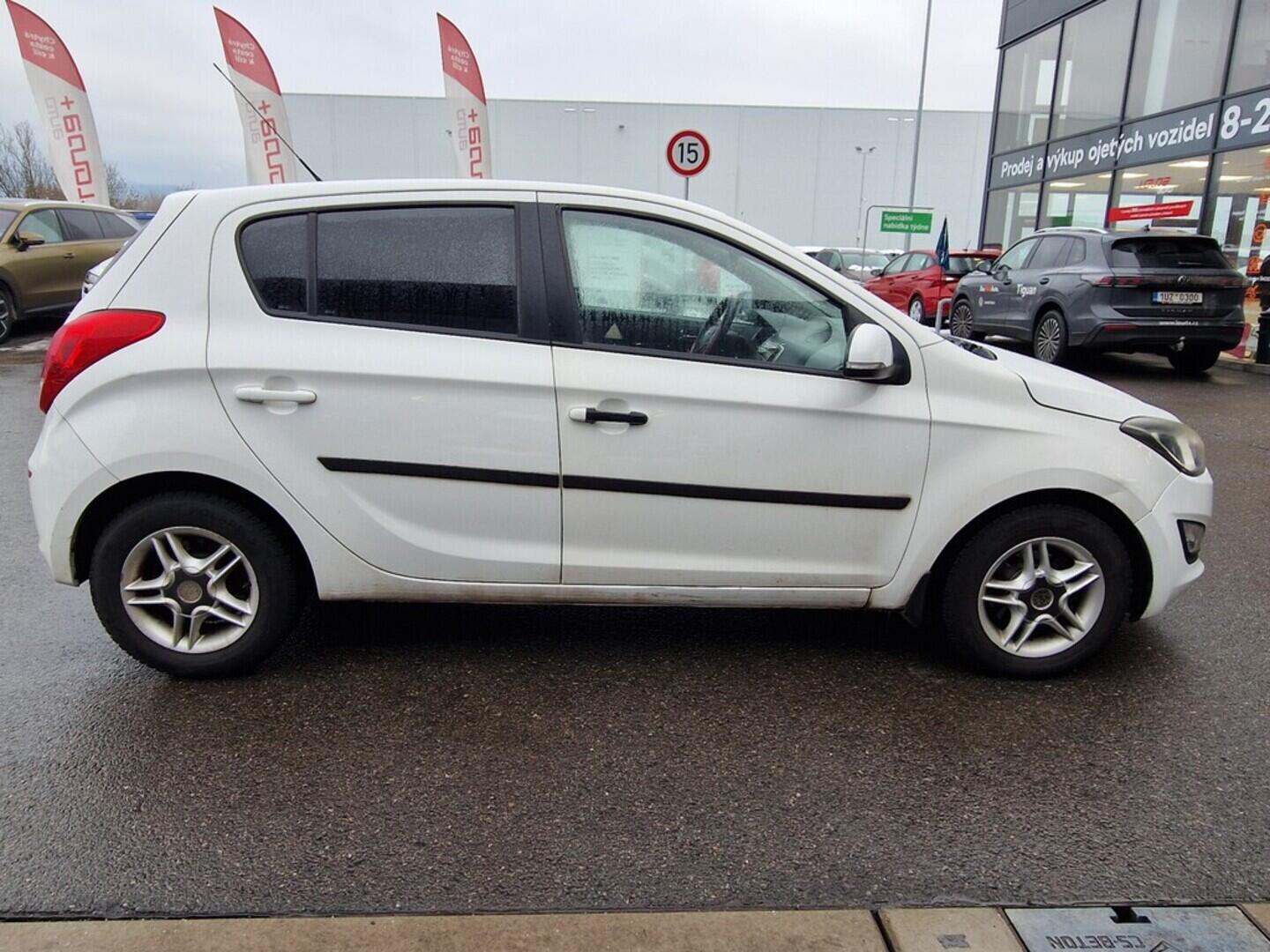 O619V07666_12.webp_I20 Inclusive Plus 1.2 i 55 kW manuál