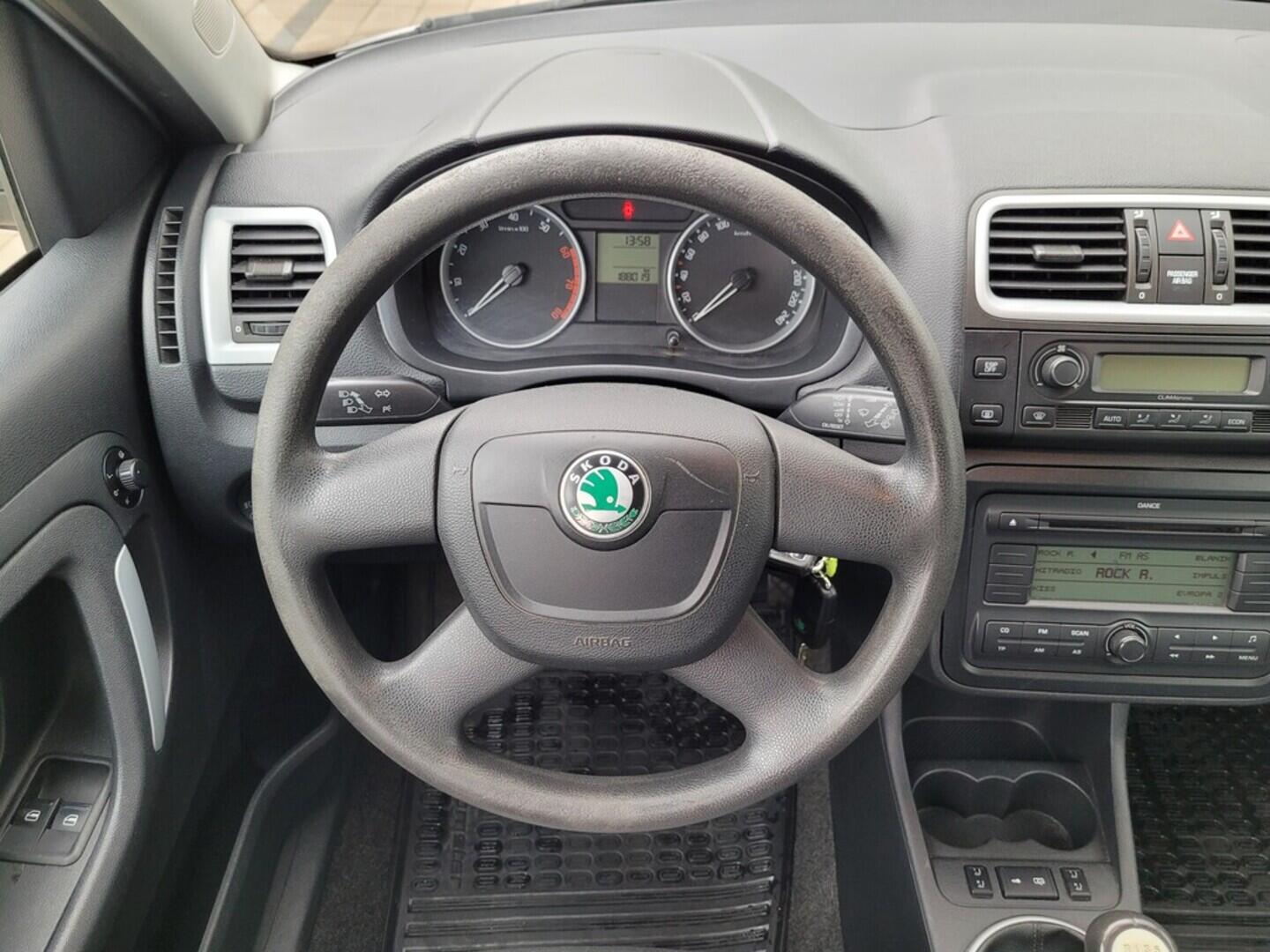 O619V07667_18.webp_ROOMSTER Style 1.6 16V 77 kW manuál