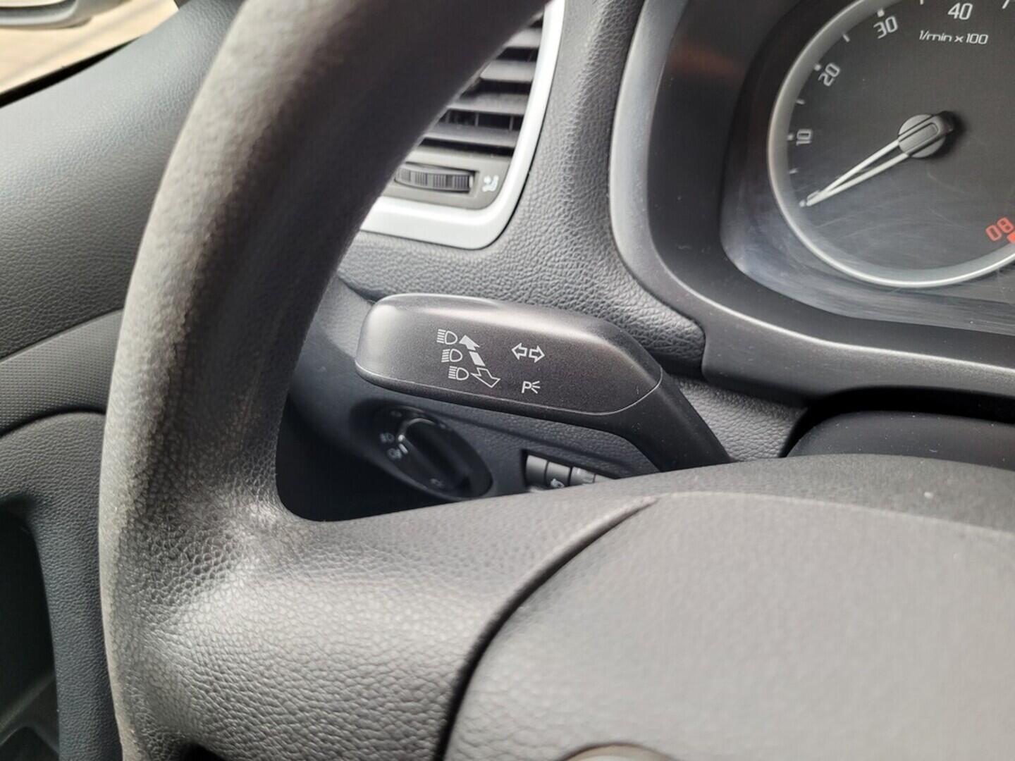 O619V07667_21.webp_ROOMSTER Style 1.6 16V 77 kW manuál