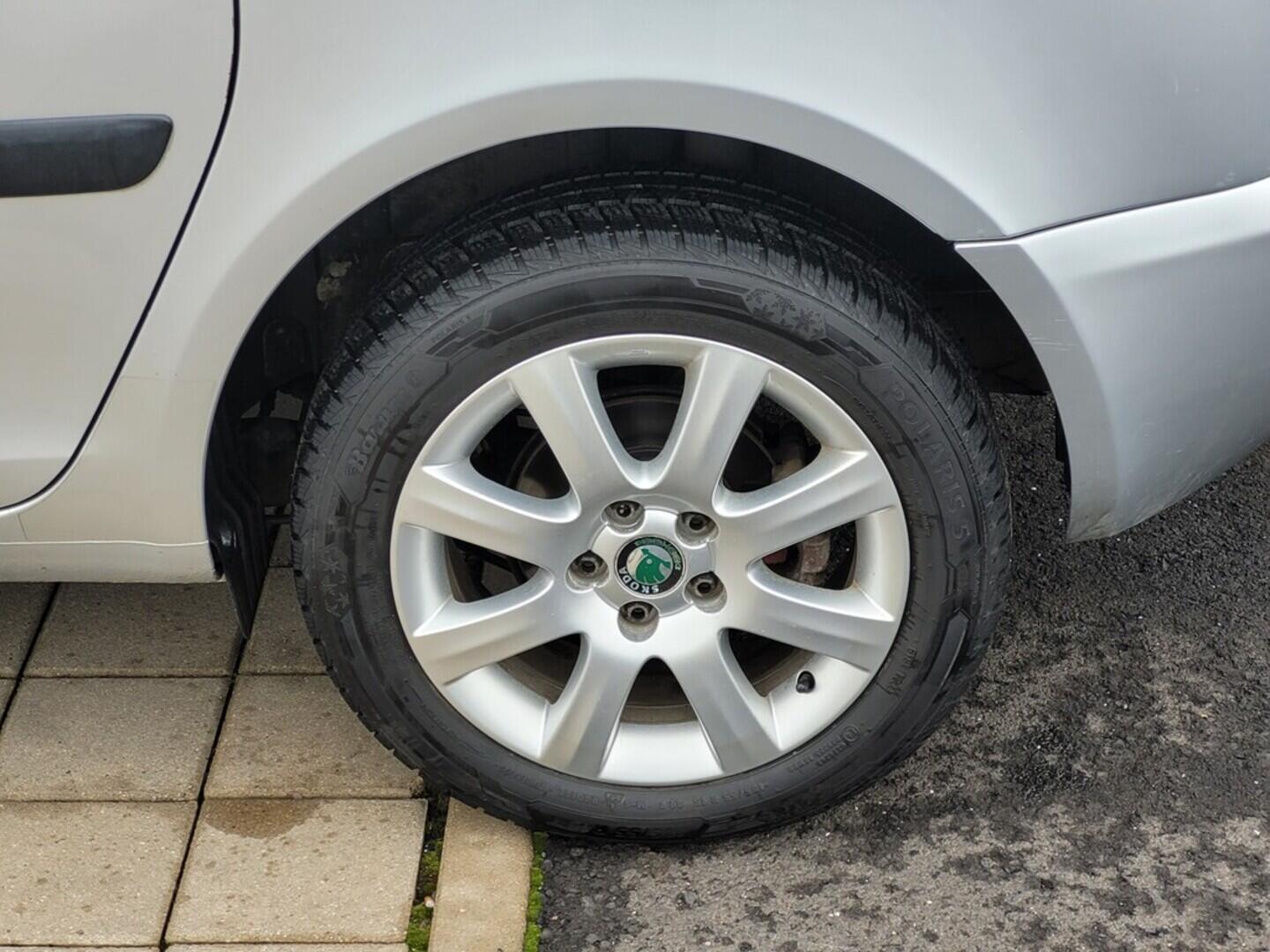 O619V07667_27.webp_ROOMSTER Style 1.6 16V 77 kW manuál