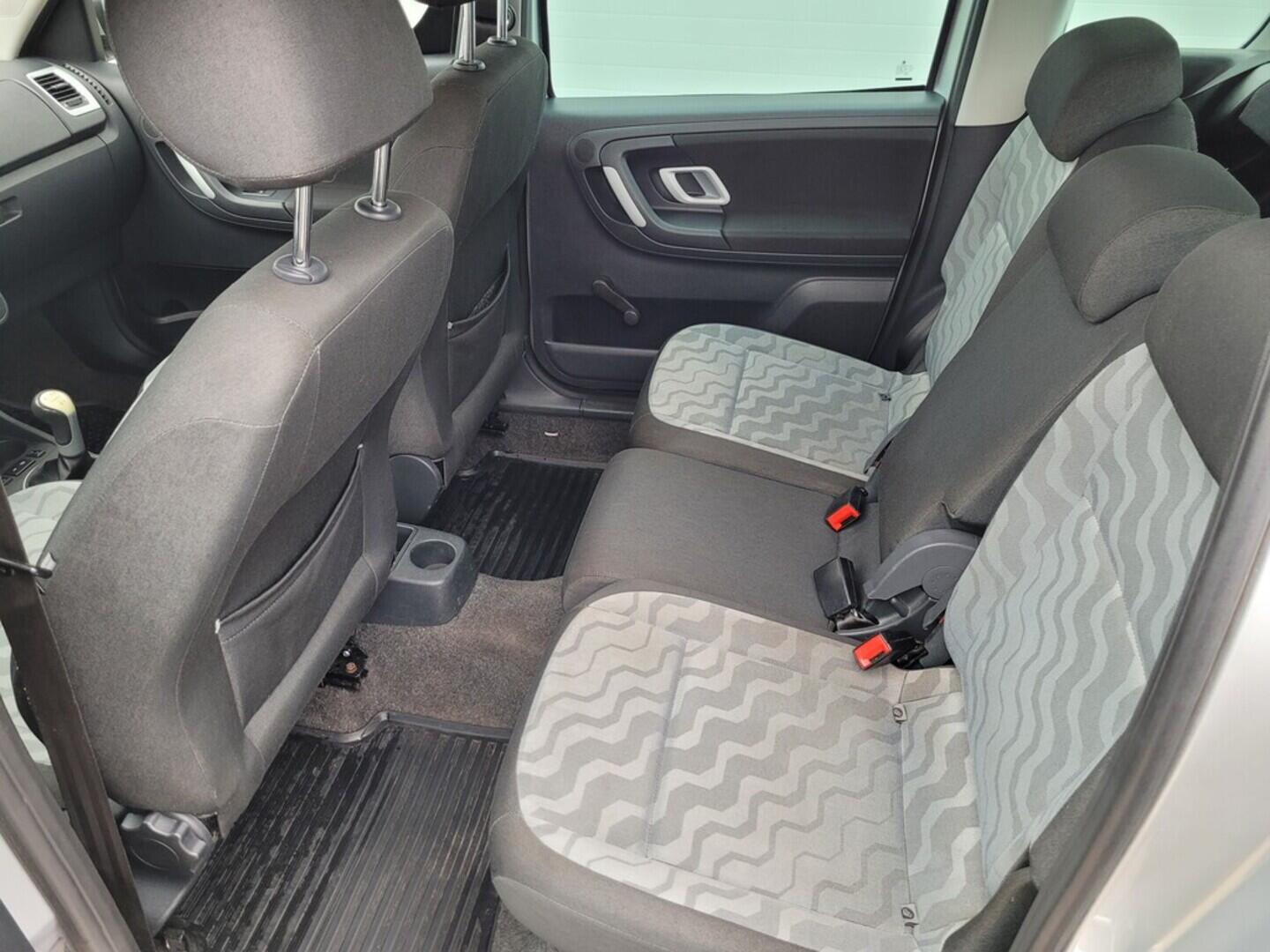 O619V07667_32.webp_ROOMSTER Style 1.6 16V 77 kW manuál