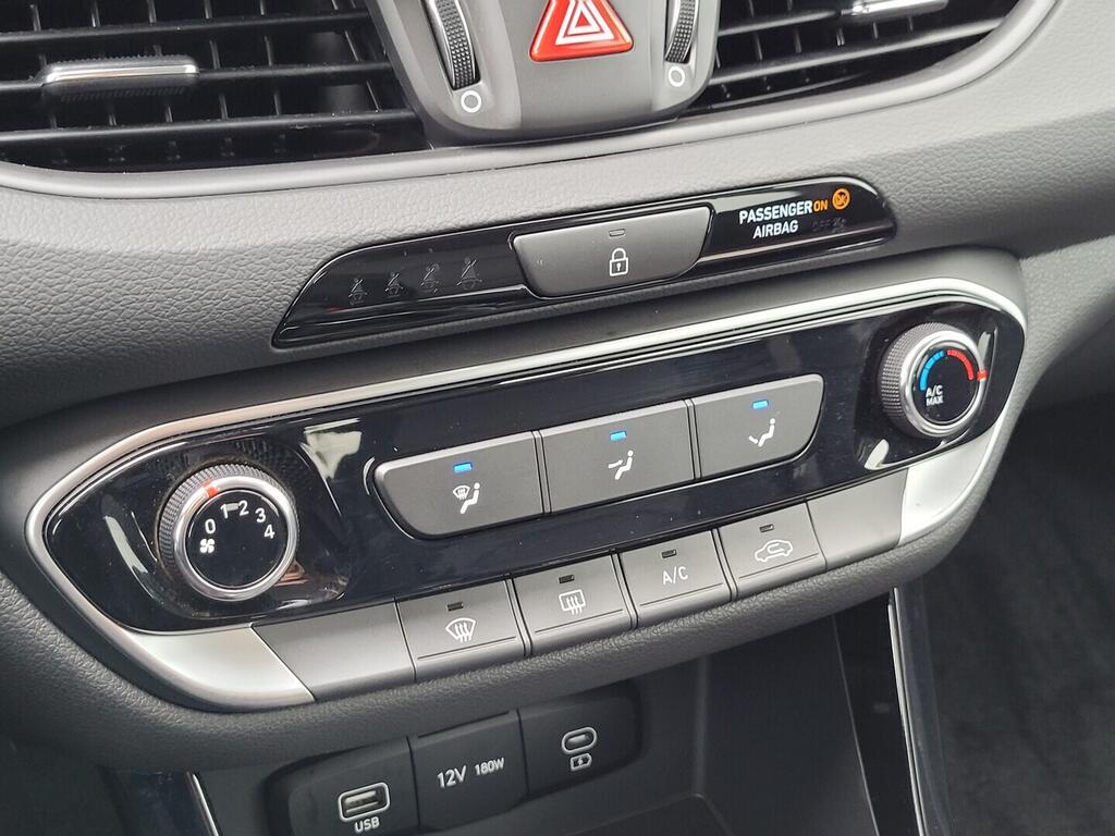 O619V07669_27.webp_I30 Family 1.5 DPI 71 kW manuál