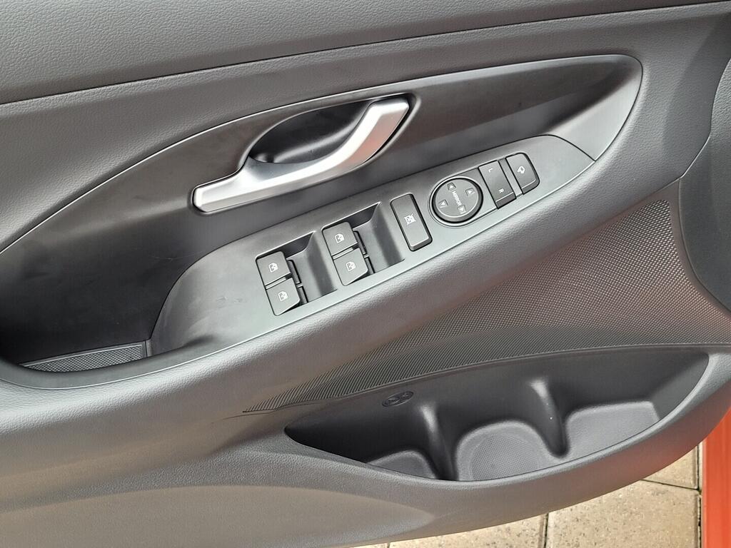 O619V07669_32.webp_I30 Family 1.5 DPI 71 kW manuál