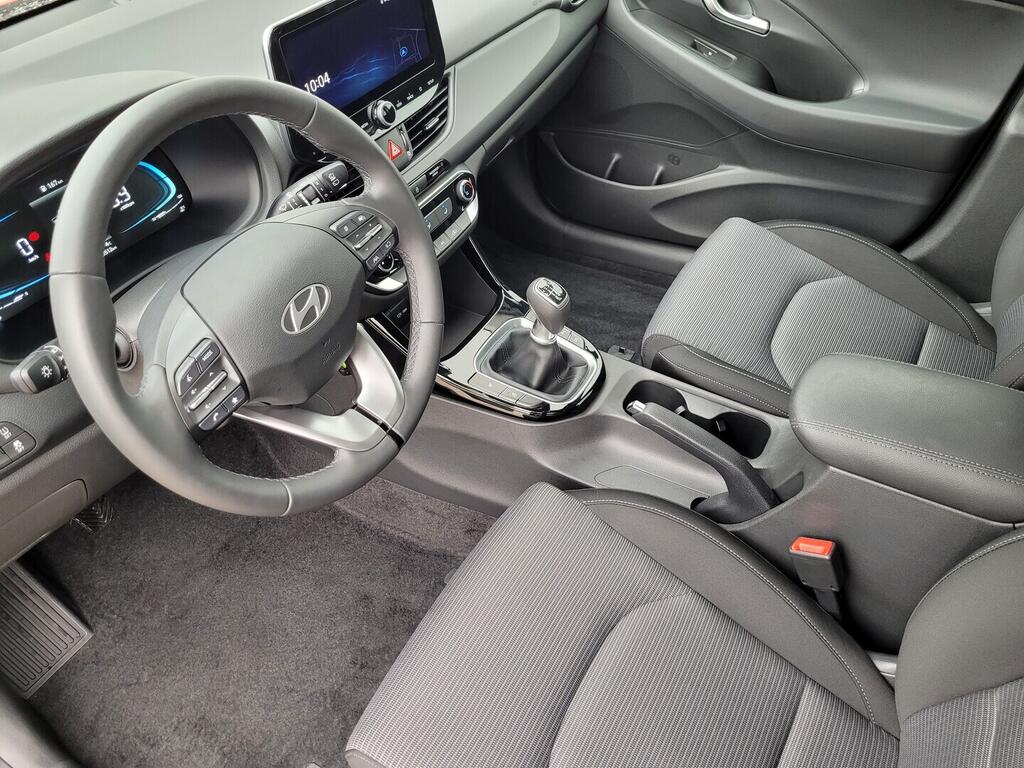 O619V07669_33.webp_I30 Family 1.5 DPI 71 kW manuál