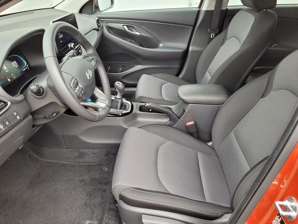 O619V07669_34.webp_I30 Family 1.5 DPI 71 kW manuál