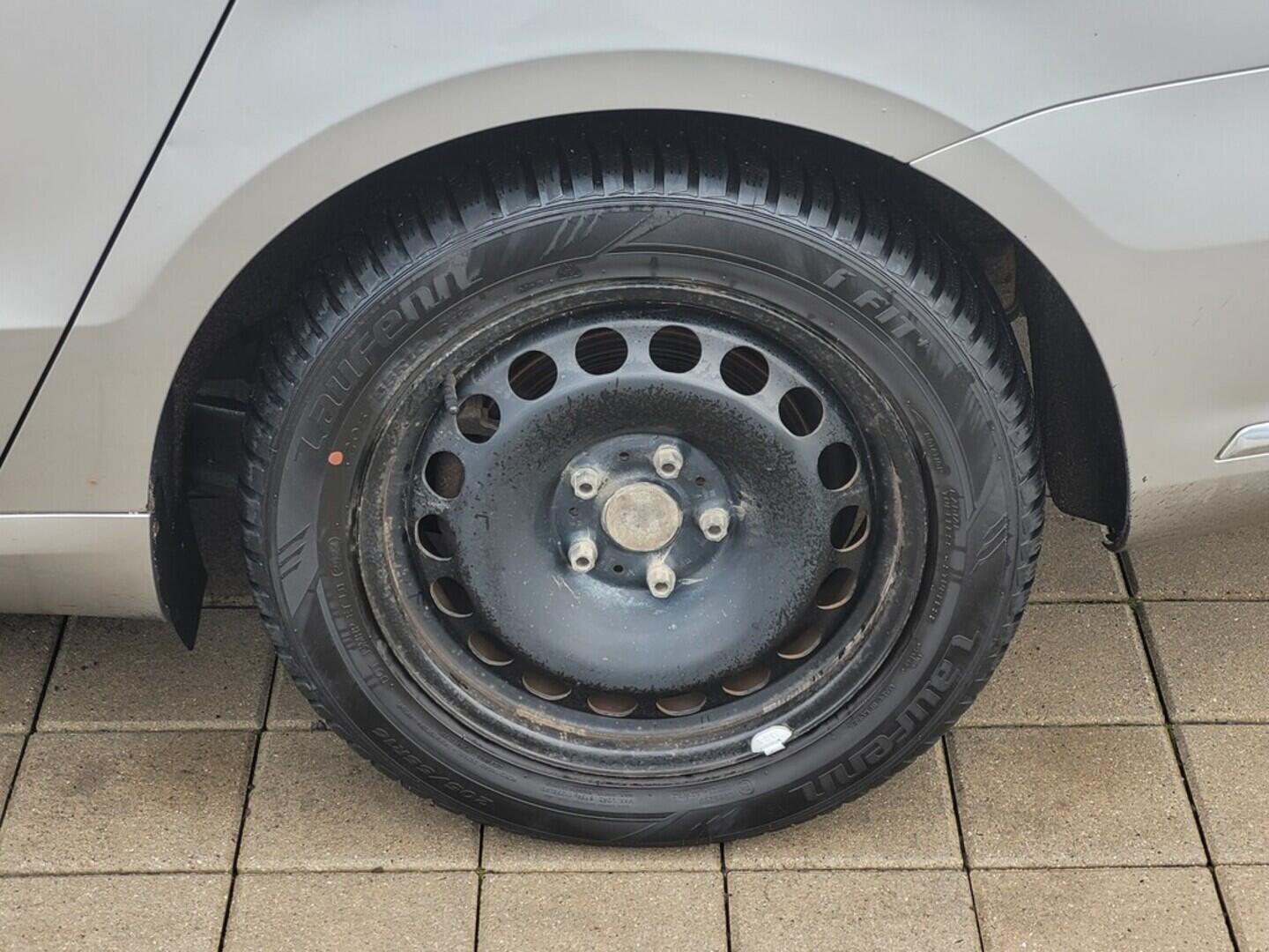 O619V07670_29.webp_PASSAT VARIANT Comfortline 1.6 TDI 77 kW manuál, DPH