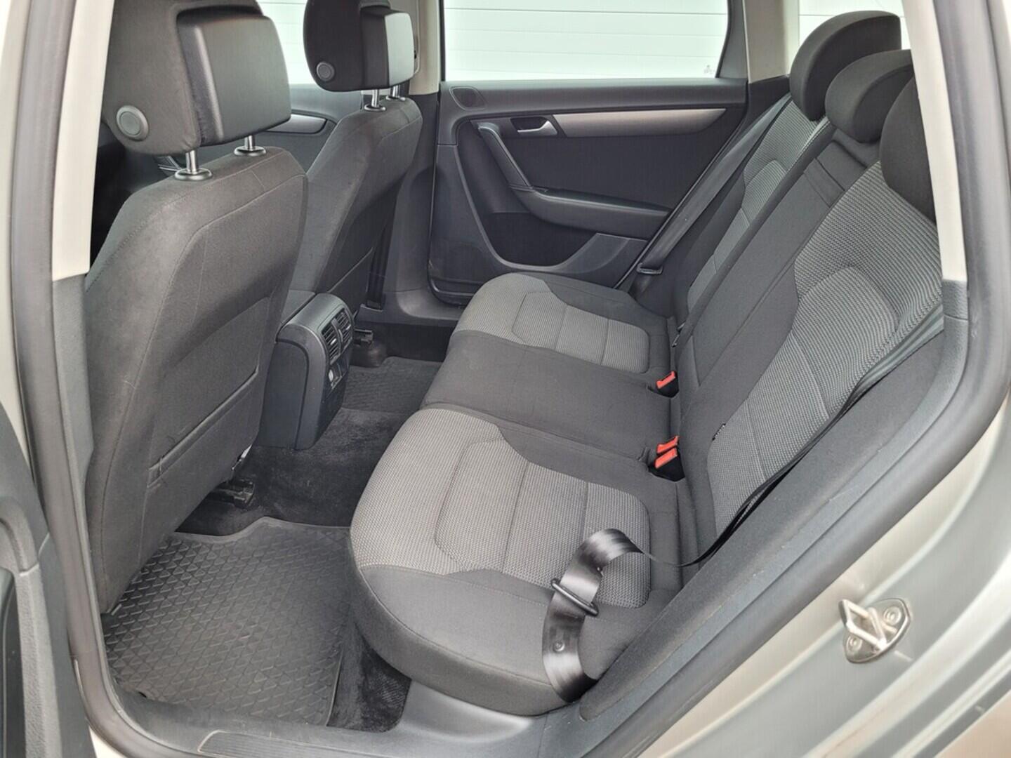 O619V07670_34.webp_PASSAT VARIANT Comfortline 1.6 TDI 77 kW manuál, DPH