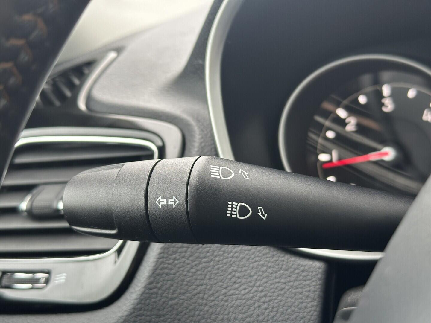 O619V07676_21.webp_COMPASS Limited 2.0 D 125 kW automat