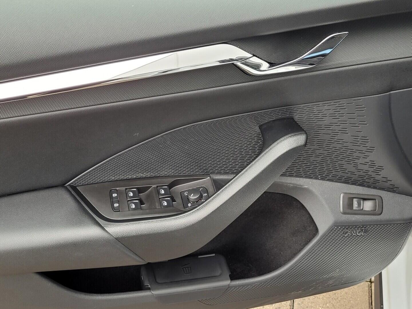 O619V07678_39.webp_OCTAVIA Scout 2.0 TDI 147 kW automat, DPH